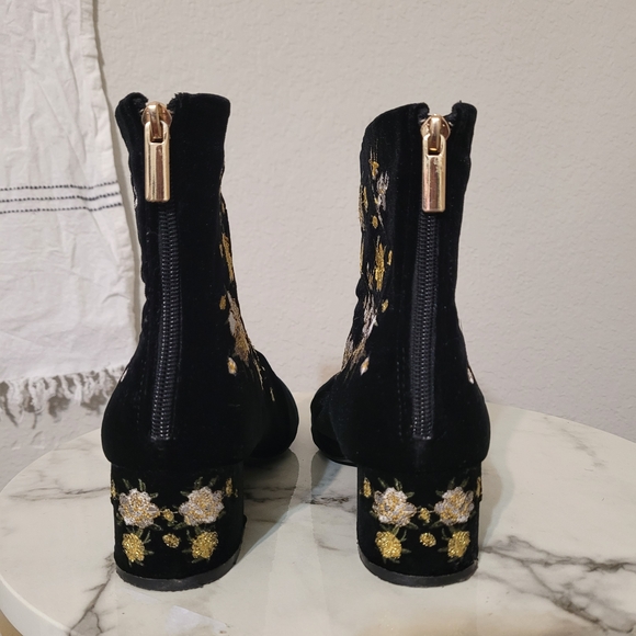 Blossom Embroidered Bootie Size 8 black velve gold white floral embroidery - Picture 2 of 7